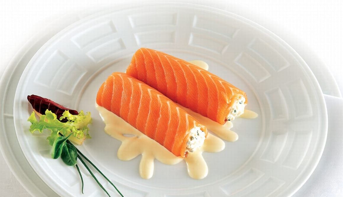 Keçi peyniri ve frenk soğanlı marine somon ruloları