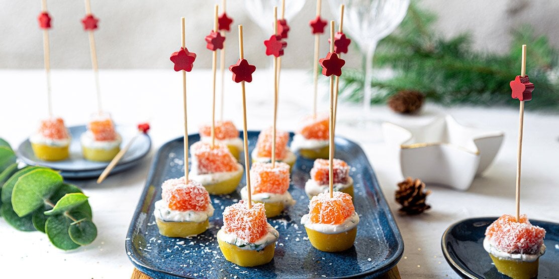 Norwegian salmon bites with coconut sprinkles