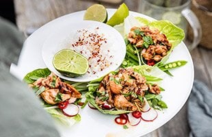 Pulled Norwegian salmon with Asian salad