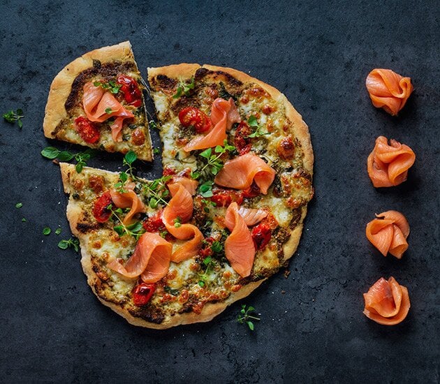 Pizza with pesto, mozzarella and smoked salmon